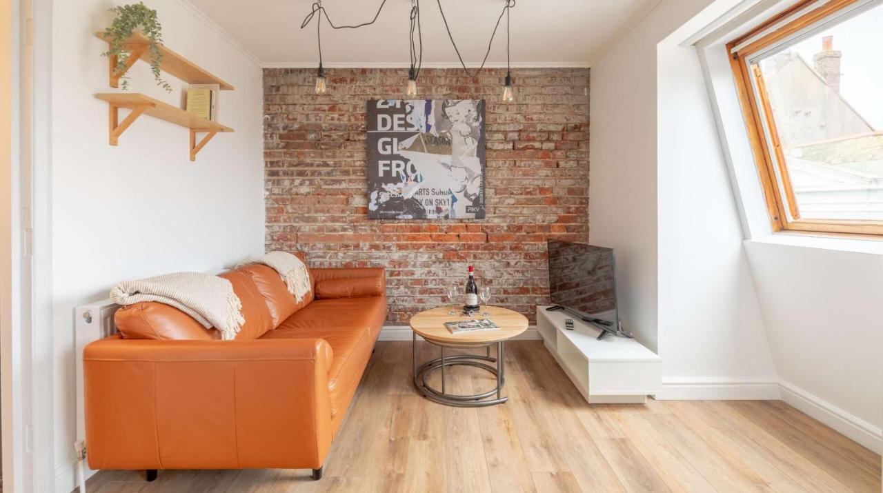 One Bed Top Floor, Brand New, Central Old Town Hastings Eksteriør bilde
